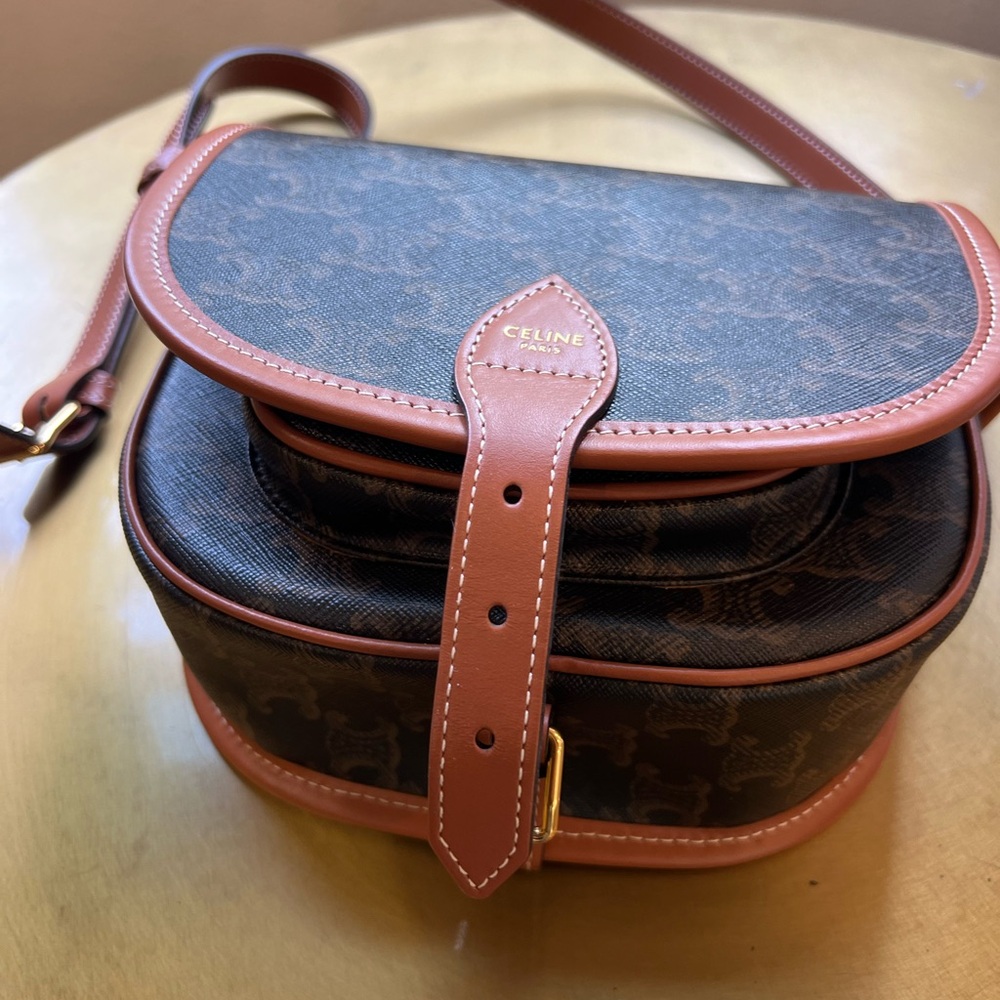 Brand New! MEDIUM FOLCO BAG IN TRIOMPHE CANVAS AND CALFSKIN TAN